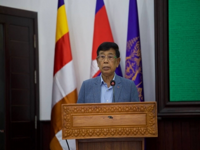 ឯកឧត្តមទេសរដ្ឋមន្ត្រី អៀង មូលី ប្រធានអាជ្ញាធរជាតិប្រយុទ្ធនឹងជំងឺអេដស៍ អនុប្រធានក្រុមការងាររាជរដ្ឋាភិបាលចុះមូលដ្ឋានខេត្តកំពង់ស្ពឺ និងជាប្រធានក្រុមការងារចុះមូលដ្ឋានស្រុកបរសេដ្ឋ បានអញ្ជើញជាអធិបតីដ៏ខ្ពង់ខ្ពស់ក្នុងសិក្ខាសាលាស្ដីពីកិច្ចការងារពាក់ព័ន្ធនឹងវិស័យដីធ្លីដល់អាជ្ញាធរមូលដ្ឋានក្នុងខេត្តកំពង់ស្ពឺ