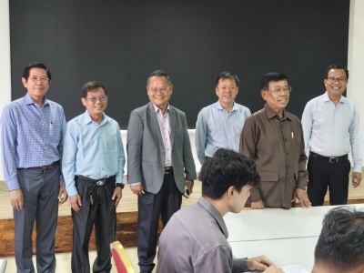 ឯកឧត្តមទេសរដ្ឋមន្រ្តី អៀង មូលី អញ្ជើញជាអធិបតីបើកវិញ្ញាសាប្រឡងសរសេរតាមអានភាសាខ្មែរ