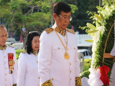 ឯកឧត្តមទេសរដ្ឋមន្ត្រី អៀង មូលី ប្រធានអាជ្ញាធរជាតិប្រយុទ្ធនឹងជំងឺអេដស៍ បានដឹកនាំគណៈប្រតិភូអាជ្ញាធរជាតិប្រយុទ្ធនឹងជំងឺអេដស៍ទៅថ្វាយកម្រងផ្កាគោរពព្រះវិញ្ញានក្ខន្ធព្រះករុណាព្រះបរមរតនកោដ្ឋ