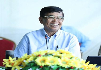 នៅព្រឹកថ្ងៃអាទិត្យ ៧កើត ខែអស្សុជ ឆ្នាំមមី អដ្ឋស័ក ព.ស.២៥៧០ ត្រូវនឹងថ្ងៃទី១៨ ខែតុលា ឆ្នាំ២០២៦ ចាប់ពីម៉ោង១០:០០ ឯកឧត្តមទេសរដ្ឋមន្ត្រី អៀង មូលី អនុប្រធានទី១ ក្រុមការងារគណបក្សចុះមូលដ្ឋានខេត្តកំពង់ស្ពឺ ទទួលបន្ទុកដឹកនាំ ពង្រឹង តាមដាន វាយតម្លៃ និងជំរុញការអនុវត្តការងាររបស់ក្រុមការងារគណបក្សចុះមូលដ្ឋានភូមិក្នុងក្របខណ្ឌខេត្តកំពង់ស្ពឺ និងតំណាងជនបង្គោលកម្មករភូមិ បានអញ្ជើញចុះសំណេះសំណាលពិនិត្យការងារគណបក្សនៅភូមិក្រាំងស្បូវ ឃុំមហាឫស្សី ស្រុកគងពិសី។