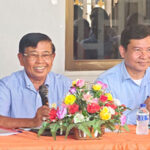 នៅរសៀលថ្ងៃអាទិត្យ ១៤កើត ខែអស្សុជ ឆ្នាំមមី អដ្ឋស័ក ព.ស.២៥៧០ ត្រូវនឹងថ្ងៃទី២៥ ខែតុលា ឆ្នាំ២០២៦ ចាប់ពីម៉ោង១:០០ ឯកឧត្តមទេសរដ្ឋមន្ត្រី អៀង មូលី អនុប្រធានទី១ ក្រុមការងារគណបក្សចុះមូលដ្ឋានខេត្តកំពង់ស្ពឺ ទទួលបន្ទុកដឹកនាំ ពង្រឹង តាមដាន វាយតម្លៃ និងជំរុញការអនុវត្តការងាររបស់ក្រុមការងារគណបក្សចុះមូលដ្ឋានភូមិក្នុងក្របខណ្ឌខេត្តកំពង់ស្ពឺ និងតំណាងជនបង្គោលកម្មករភូមិ បានអញ្ជើញចុះសំណេះសំណាលពិនិត្យការងារគណបក្សនៅភូមិត្រពាំងលើក សង្កាត់រការធំ ក្រុងច្បារមន។